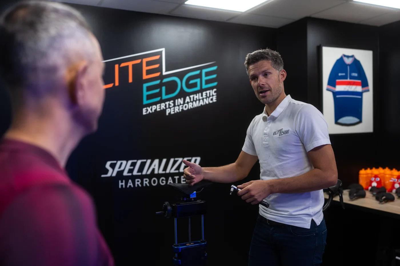 Craig discussing bike fit and performance with an athlete at Elite Edge
